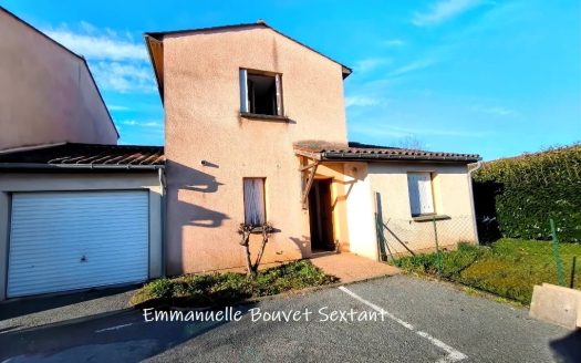 Bergerac, close to town centre, quiet environment, house with small garden, garage, cellar, 3 bedrooms, 2 bathrooms