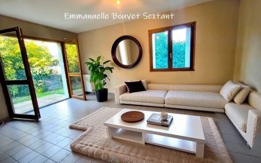 Bergerac, close to town centre, quiet environment, house with small garden, garage, cellar, 3 bedrooms, 2 bathrooms