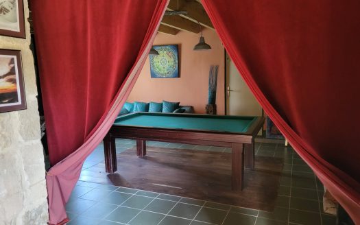 Passive estate on 1.2 hectares, food and water autonomy, ideal for living and working