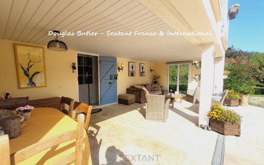 3 bedroom home with pool and garden, within walking distance of Miramaont de Guyenne