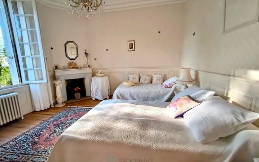 BERGERAC, MANSION ON 18 HECTARES