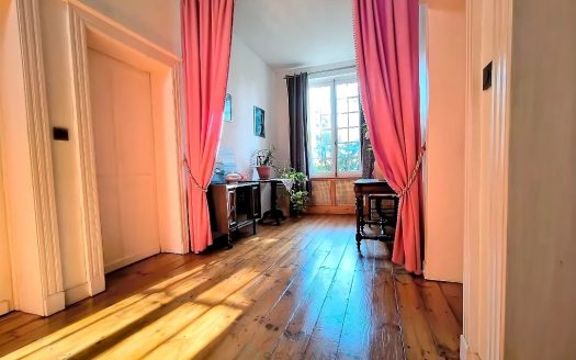 BERGERAC, MANSION ON 18 HECTARES