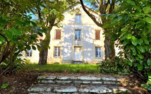 BERGERAC, MANSION ON 18 HECTARES