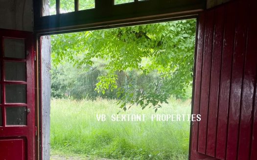Charm and authenticity for this Landes house in the heart of a village