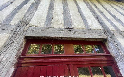 Charm and authenticity for this Landes house in the heart of a village