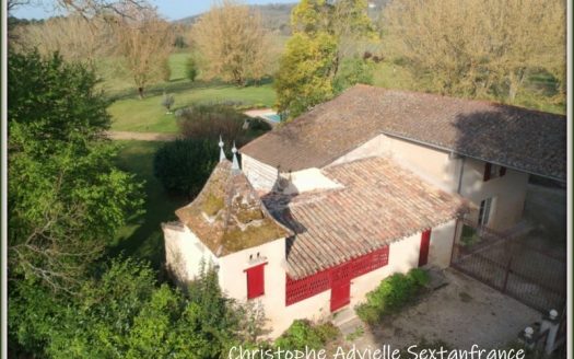 Resort offering 5 bed and breakfast, 2 gîtes, private house, pool on big plot of 1 H