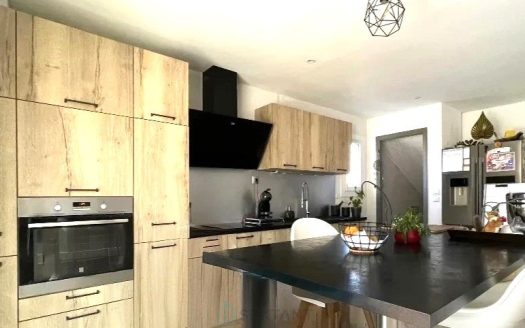 French Provence –  ISTRES: Individual house T5 – 135sqm/538sqm – completely renovated