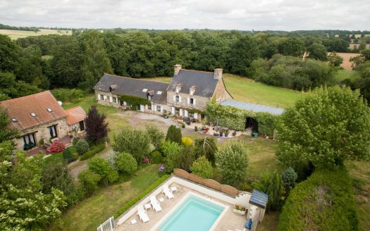 Brittany lifestyle property with large gîte, pool and 1.6 hectares – home and income near Pontivy