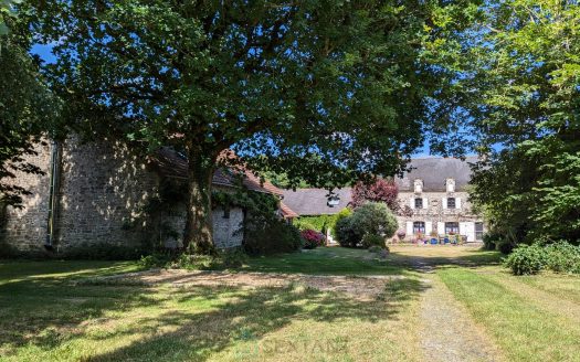 Charming home and income on 1.6 Hectares