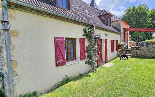 15 km from Sarlat in the town of Saint-Cirq-Madelon, 147sqm house.