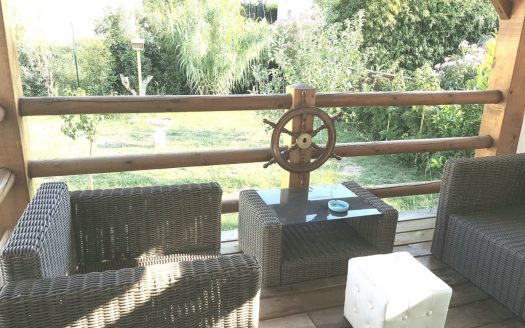 Single storey villa with garden and independent garage