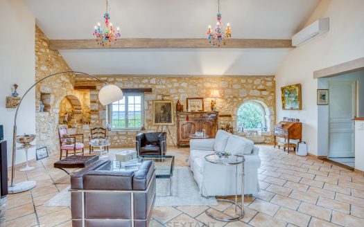 MONBAZILLAC : OLD CELLAR TURNED INTO SPACIOUS AND COMFORTABLE HOUSE