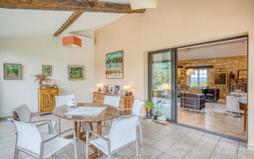 MONBAZILLAC : OLD CELLAR TURNED INTO SPACIOUS AND COMFORTABLE HOUSE