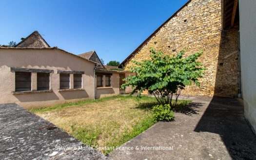 House to renovate with garage and small garden