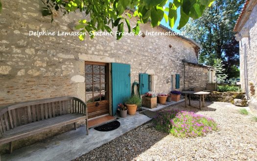 Charming Cottage-Style Home near Duras