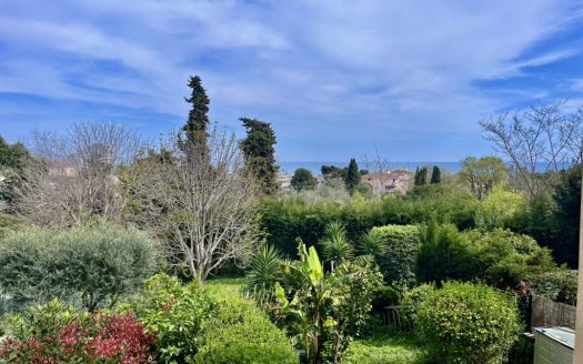 Villeneuve Loubet 2 room-apartment with swimming pool and tennis court