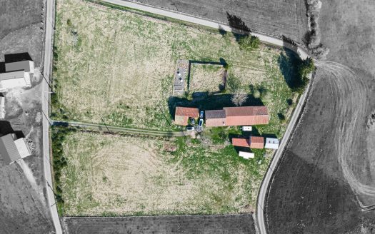 One Farmhouse for Sale in Manglieu (63): Charm, Potential… and a Dash of Elbow Grease!