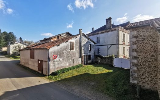 Charming lock-and-leave stone house to update, – potential for gîte or family living
