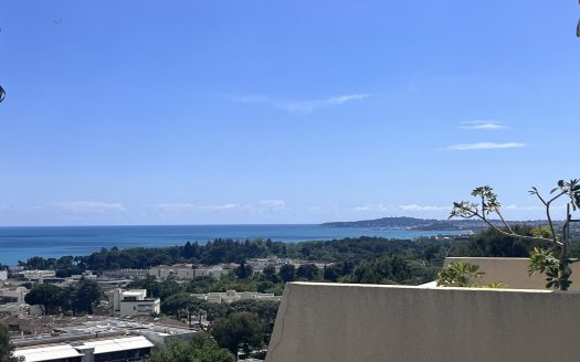Apartement of 110sqm with breathtaking sea views and mountains
