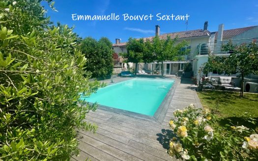 South Bergerac, large and charming village house, swimming-pool and terrace, garden, outbuidlings to convert