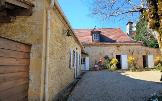 3 HECTARES PROPERTY WITH 2 GITES