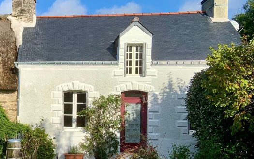 Two stone cottages in Saint Nicolas des Eaux
