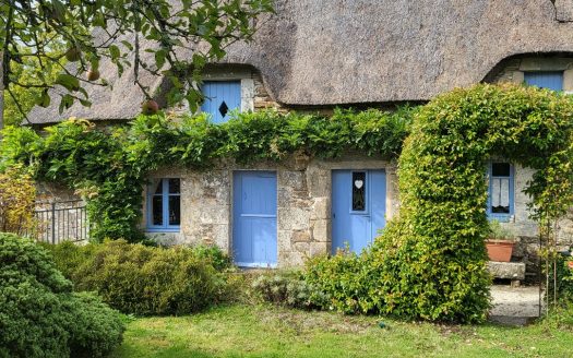 Two stone cottages in Saint Nicolas des Eaux