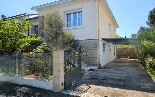 BERGERAC, NEAR TOWN CENTER, 4 BEDROOMS HOUSE WITH SWIMMING POOL