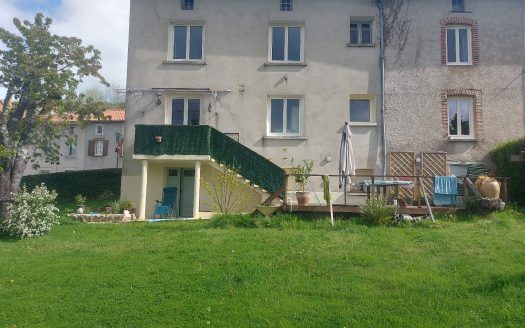 Maison de village rénovée et son beau jardin en haute vienne proche de la Dordogne