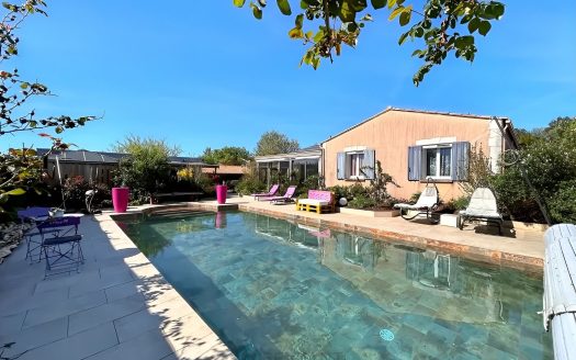 Villa with outbuilding in a charming village