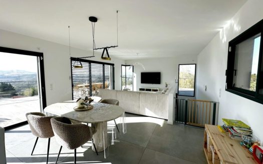 BEAUTIFUL LUXURY VILLA LOCATED IN DALLET PUY DE DOME