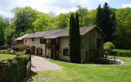 Historic jewel from the 18th century in the heart of the Perigord Vert natural park.
