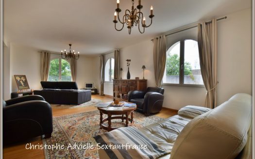 Detached house on big plot near Bordeaux, 3 bedrooms +, 2 shower rooms, double garage, possible to build a poo