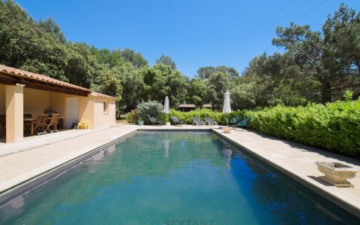 PROVENCE SOUTH FRANCE – Rognes – Stylish villa in a green haven, 6/7 rooms with upscale finishes on 4,500 sqm