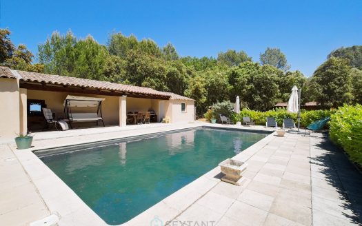 PROVENCE SOUTH FRANCE – Rognes – Stylish villa in a green haven, 6/7 rooms with upscale finishes on 4,500 sqm