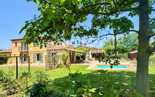 IMPOSING, SPACIOUS 4-BED PROPERTY, HEATED POOL, TERRACES, LANDSCAPED GROUNDS