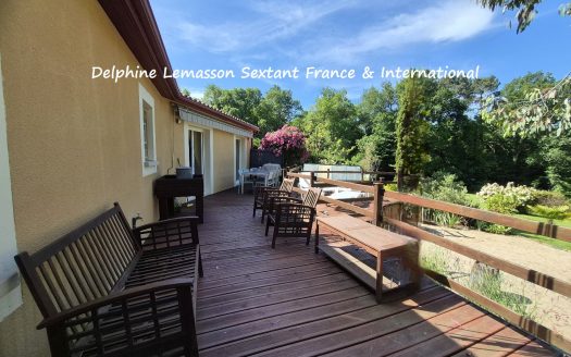 Charming 3 bedrooms house with a beautiful landscaped garden and carport
