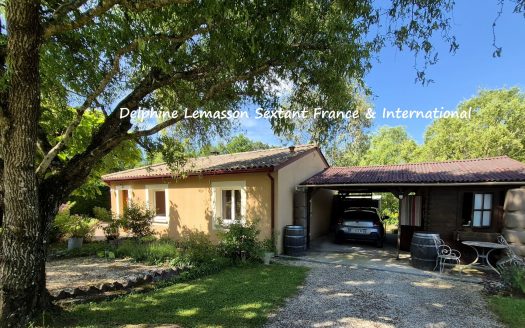 Charming 3 bedrooms house with a beautiful landscaped garden and carport