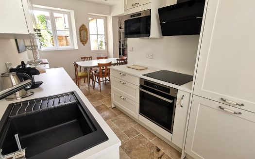 In the very center of Amboise, charming town house, completely renovated