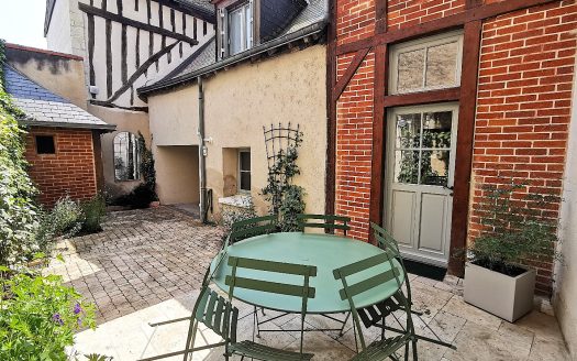 In the very center of Amboise, charming town house, completely renovated
