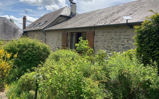 Large family home 4 bedrooms, 2 bathrooms 228 sqm habitable space. 3 garages.