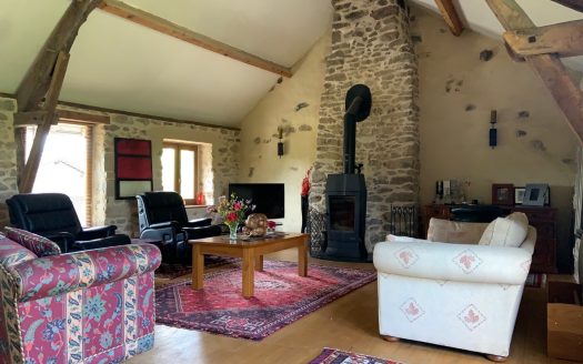 Large family home 4 bedrooms, 2 bathrooms 228 sqm habitable space. 3 garages.
