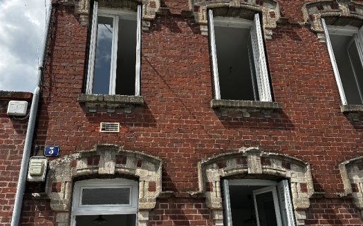 Charming brick town house semi-detached on both sides-Oissel town center