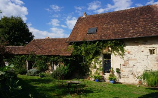Charming 17th century stone house located in the heart of the peaceful and picturesque Perigord Vert.