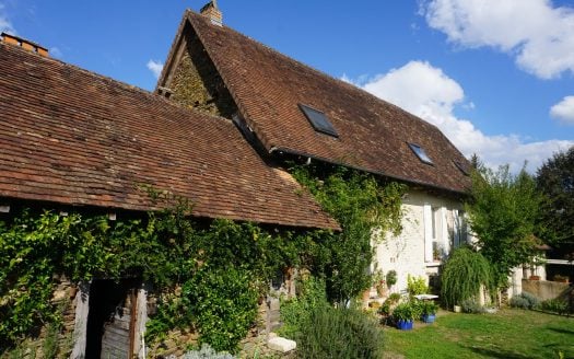 Charming 17th century stone house located in the heart of the peaceful and picturesque Perigord Vert.