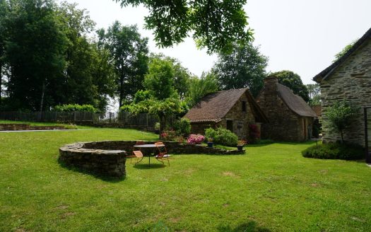 Charming stone house in the heart of a peaceful natural environment