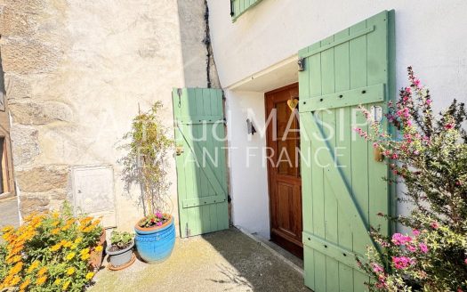 CHARMING, RENOVATED VILLAGE HOUSE 95M², ROOF TERRACE, VERDANT SETTING, SOUGHT-AFTER LOCATION