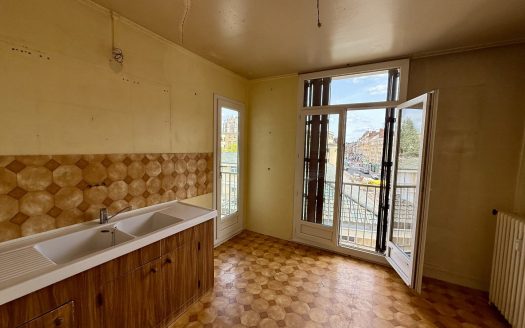 For sale – Beauvais city center: Spacious 4-room apartment
