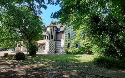 EXCEPTIONAL MANOR ON THE ALABASTER COAST NEAR THE SEA
