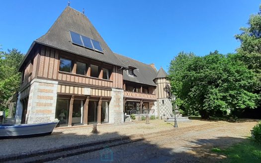 EXCEPTIONAL MANOR ON THE ALABASTER COAST NEAR THE SEA
